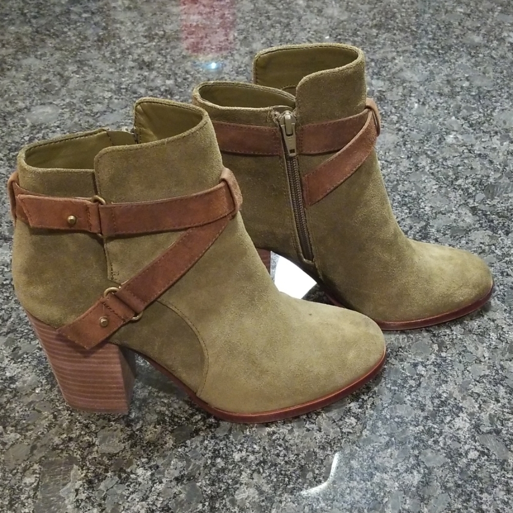Gianni Bini ankle boots